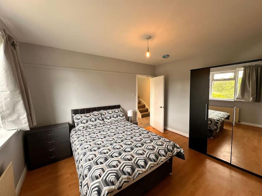 Appartamento 5 Bed In Se12 Londra