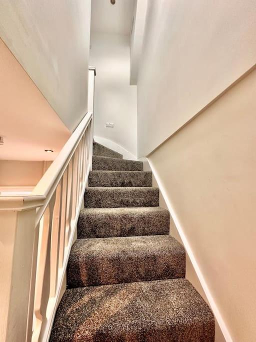 5 Bed In Se12 Londra